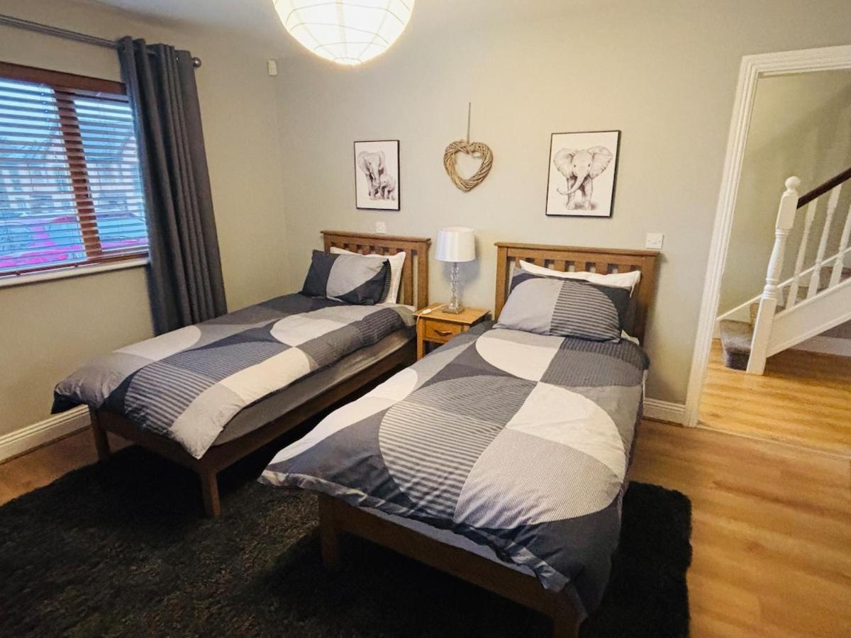 Boru Walk Townhouse -stylish & Modern Holiday home Killaloe