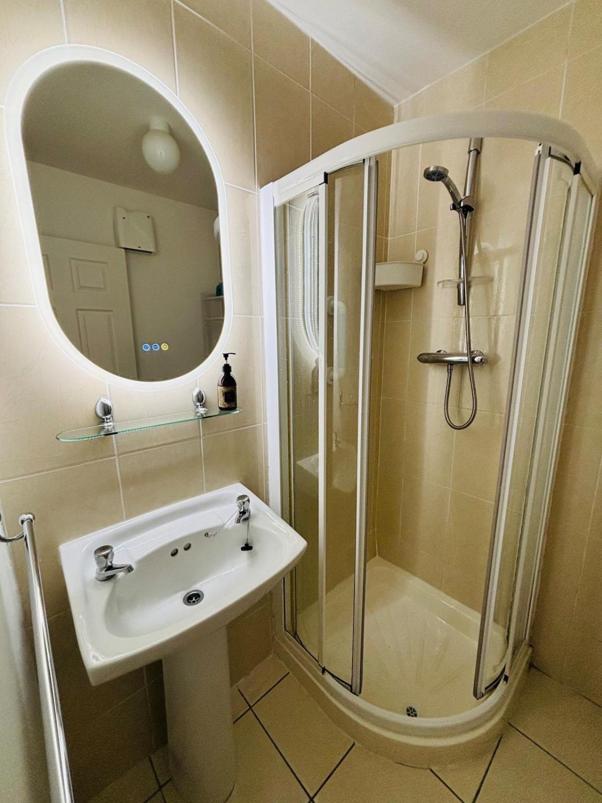 Boru Walk Townhouse -stylish & Modern *